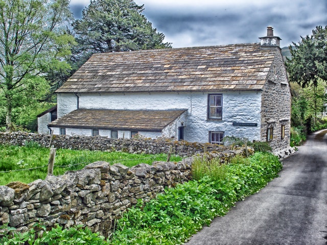 Старинна къща в село